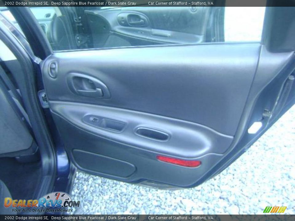 2002 Dodge Intrepid SE Deep Sapphire Blue Pearlcoat / Dark Slate Gray Photo #31