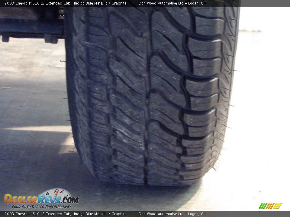 2003 Chevrolet S10 LS Extended Cab Indigo Blue Metallic / Graphite Photo #19