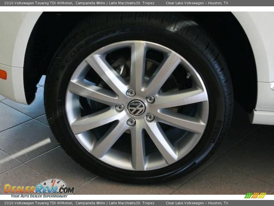2010 Volkswagen Touareg TDI 4XMotion Campanella White / Latte Macchiatto/St. Tropez Photo #9