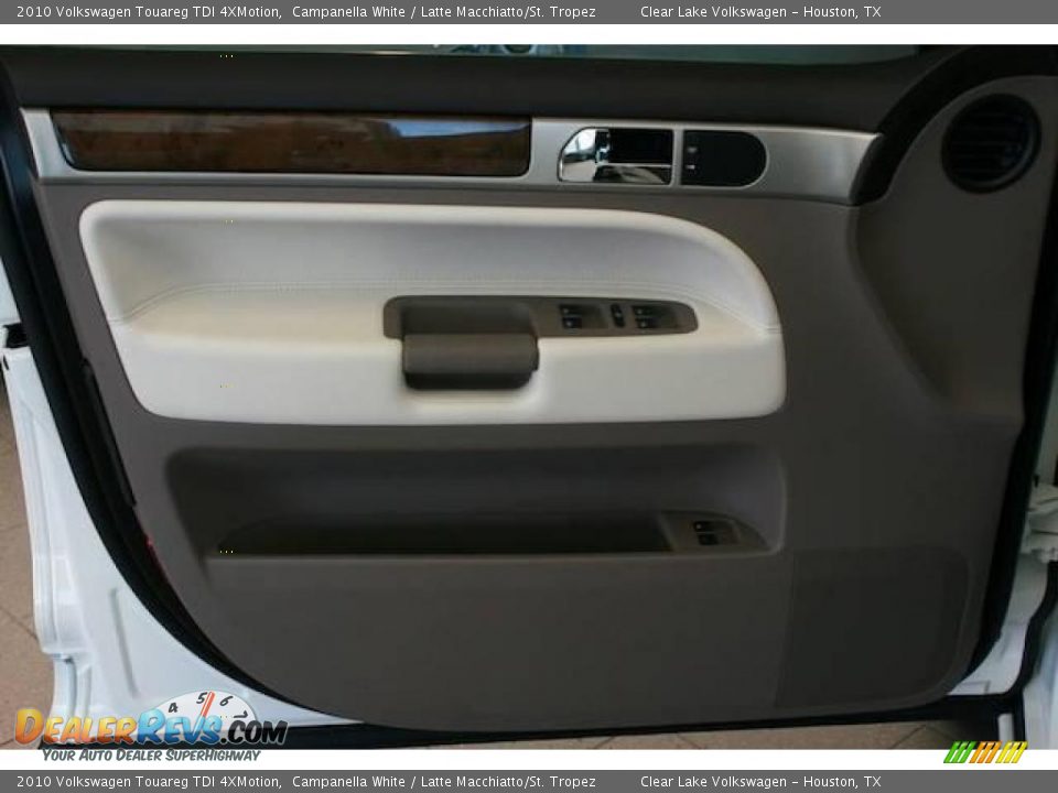 2010 Volkswagen Touareg TDI 4XMotion Campanella White / Latte Macchiatto/St. Tropez Photo #10