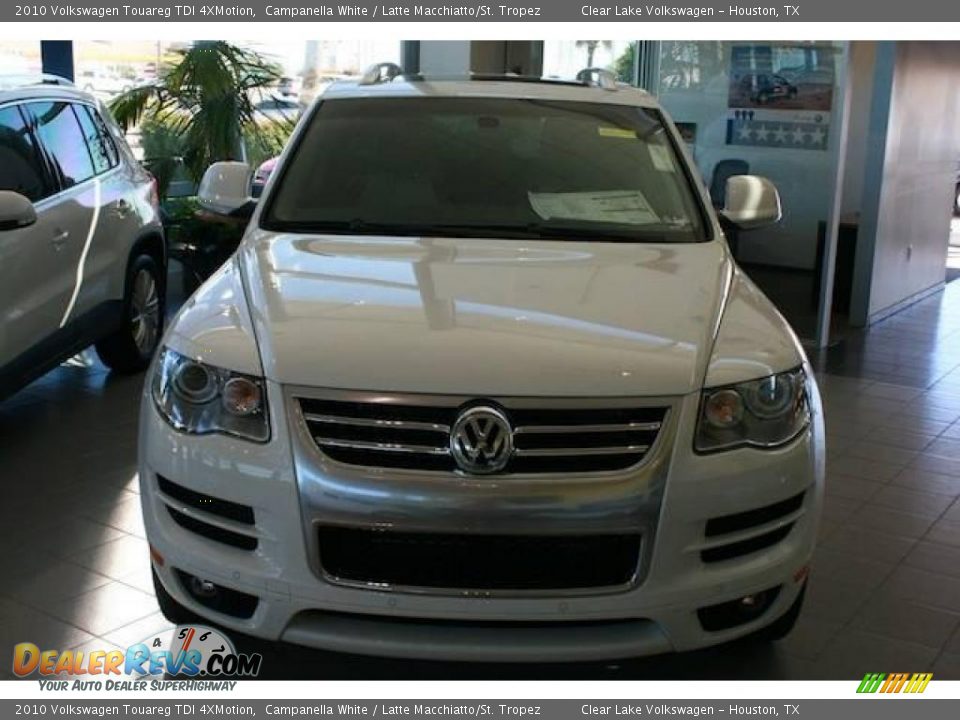 2010 Volkswagen Touareg TDI 4XMotion Campanella White / Latte Macchiatto/St. Tropez Photo #11
