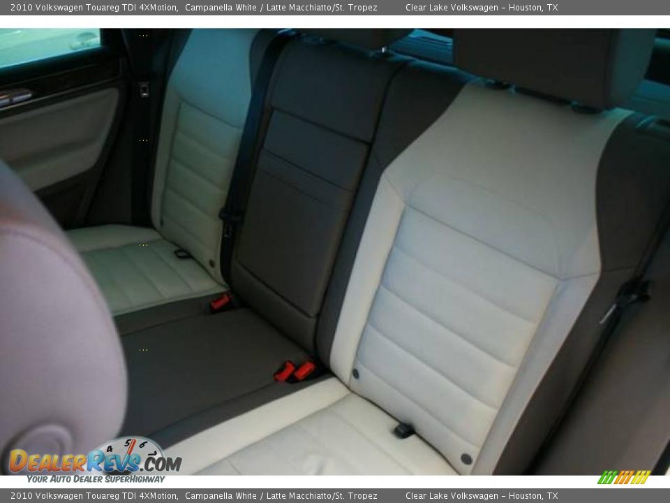 2010 Volkswagen Touareg TDI 4XMotion Campanella White / Latte Macchiatto/St. Tropez Photo #18