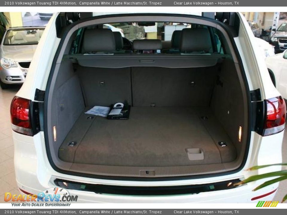 2010 Volkswagen Touareg TDI 4XMotion Campanella White / Latte Macchiatto/St. Tropez Photo #19