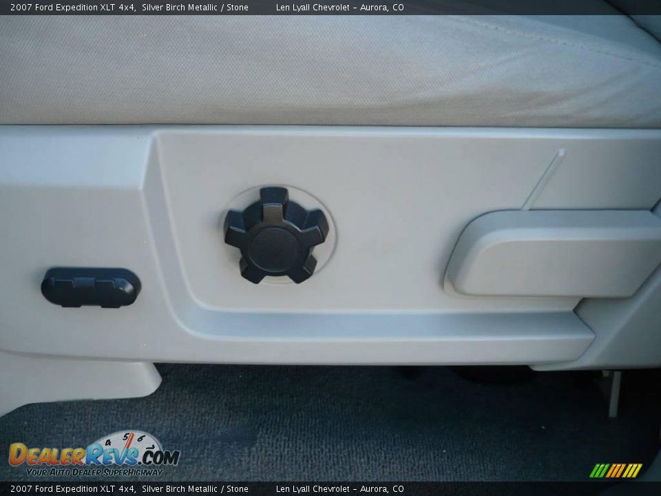 2007 Ford Expedition XLT 4x4 Silver Birch Metallic / Stone Photo #26