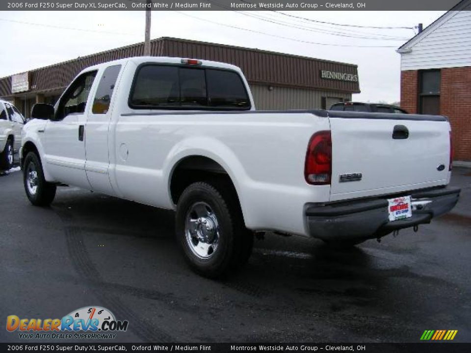 2006 Ford F250 Super Duty XL SuperCab Oxford White / Medium Flint Photo #3