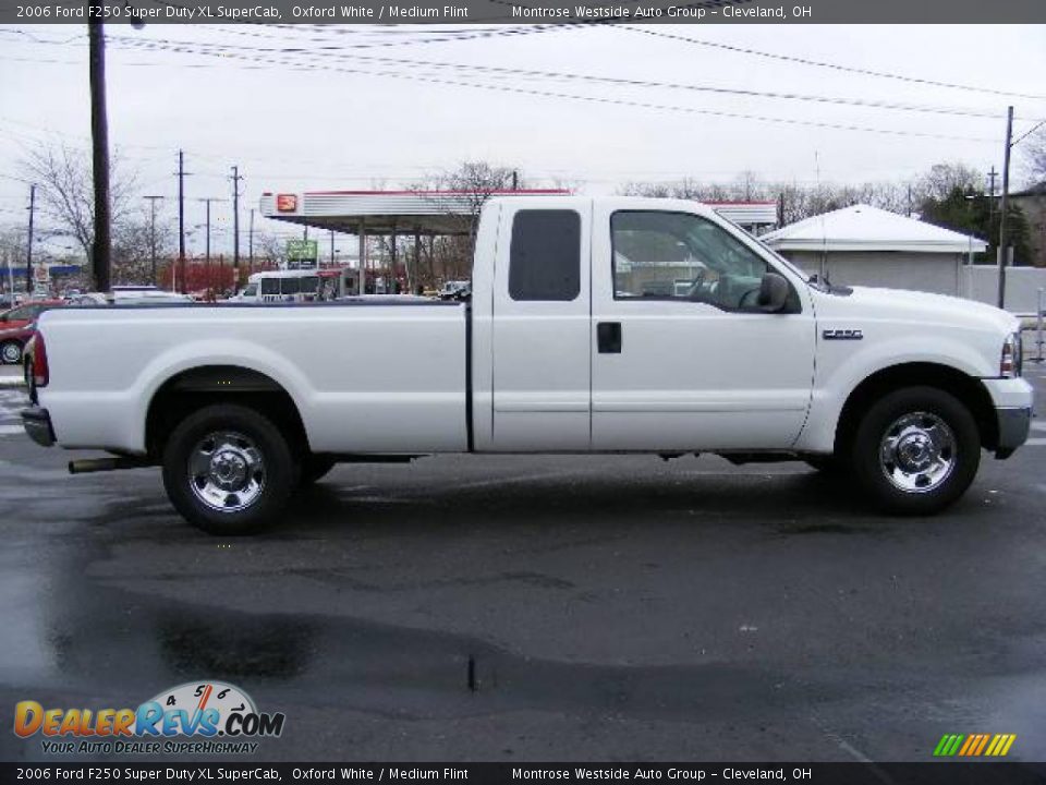2006 Ford F250 Super Duty XL SuperCab Oxford White / Medium Flint Photo #6