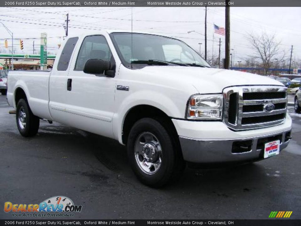 2006 Ford F250 Super Duty XL SuperCab Oxford White / Medium Flint Photo #7