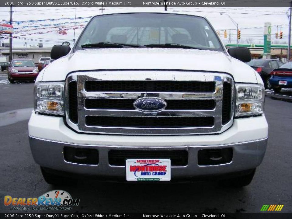 2006 Ford F250 Super Duty XL SuperCab Oxford White / Medium Flint Photo #8