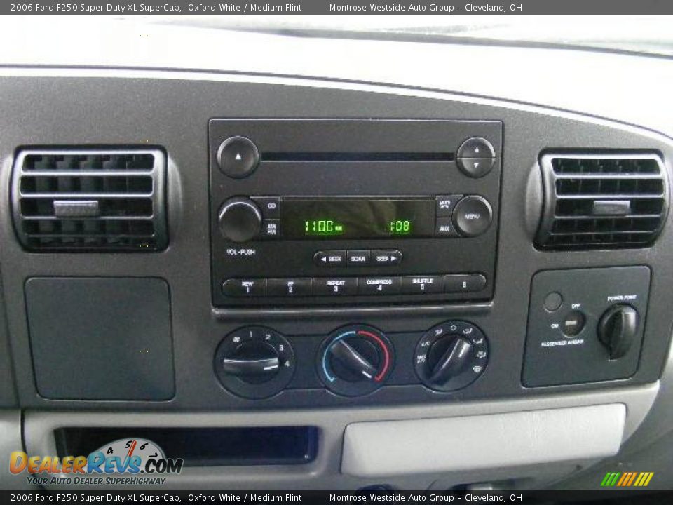 2006 Ford F250 Super Duty XL SuperCab Oxford White / Medium Flint Photo #18