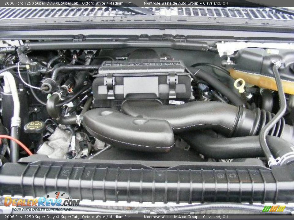 2006 Ford F250 Super Duty XL SuperCab Oxford White / Medium Flint Photo #27