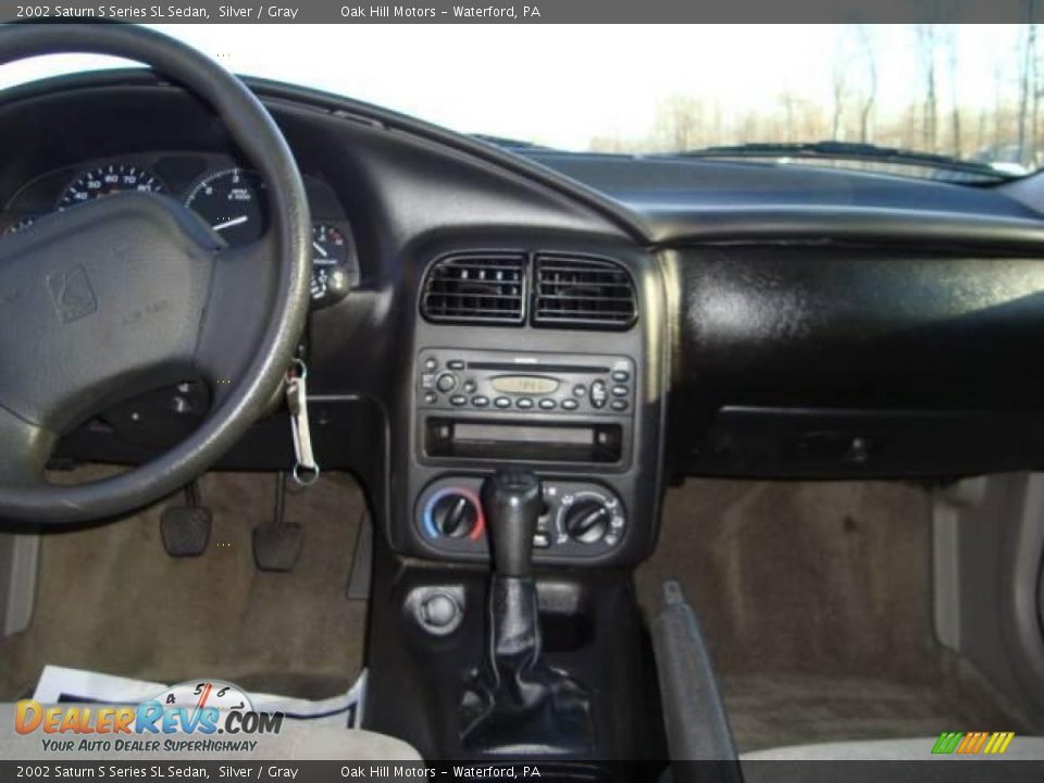 2002 Saturn S Series SL Sedan Silver / Gray Photo #8