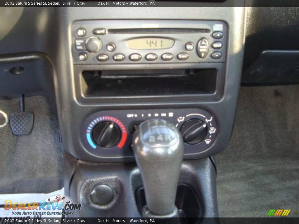 2002 Saturn S Series SL Sedan Silver / Gray Photo #13