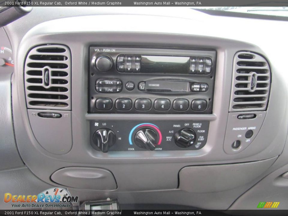 2001 Ford F150 XL Regular Cab Oxford White / Medium Graphite Photo #16