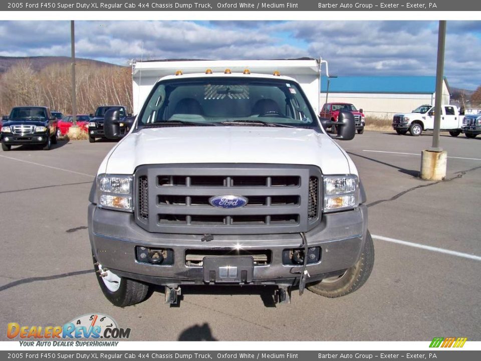 2005 Ford F450 Super Duty XL Regular Cab 4x4 Chassis Dump Truck Oxford White / Medium Flint Photo #2