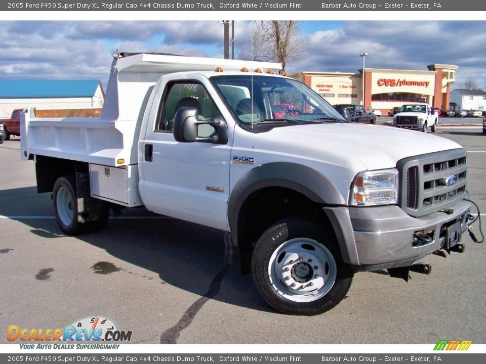 2005 Ford F450 Super Duty XL Regular Cab 4x4 Chassis Dump Truck Oxford White / Medium Flint Photo #3