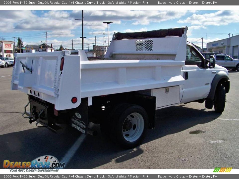 2005 Ford F450 Super Duty XL Regular Cab 4x4 Chassis Dump Truck Oxford White / Medium Flint Photo #5