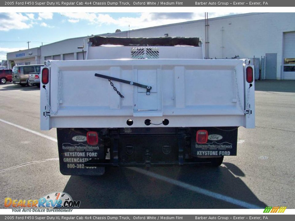 2005 Ford F450 Super Duty XL Regular Cab 4x4 Chassis Dump Truck Oxford White / Medium Flint Photo #6