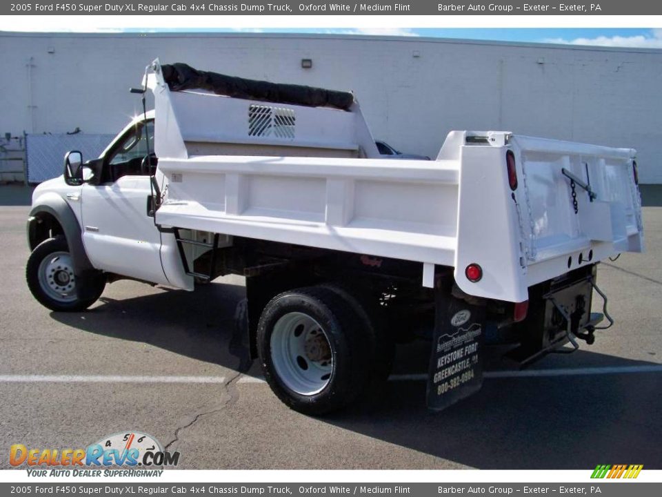 2005 Ford F450 Super Duty XL Regular Cab 4x4 Chassis Dump Truck Oxford White / Medium Flint Photo #7