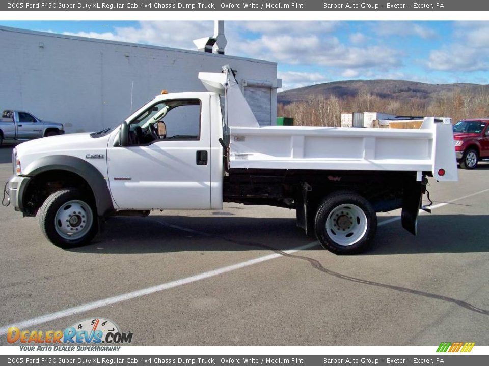 2005 Ford F450 Super Duty XL Regular Cab 4x4 Chassis Dump Truck Oxford White / Medium Flint Photo #8