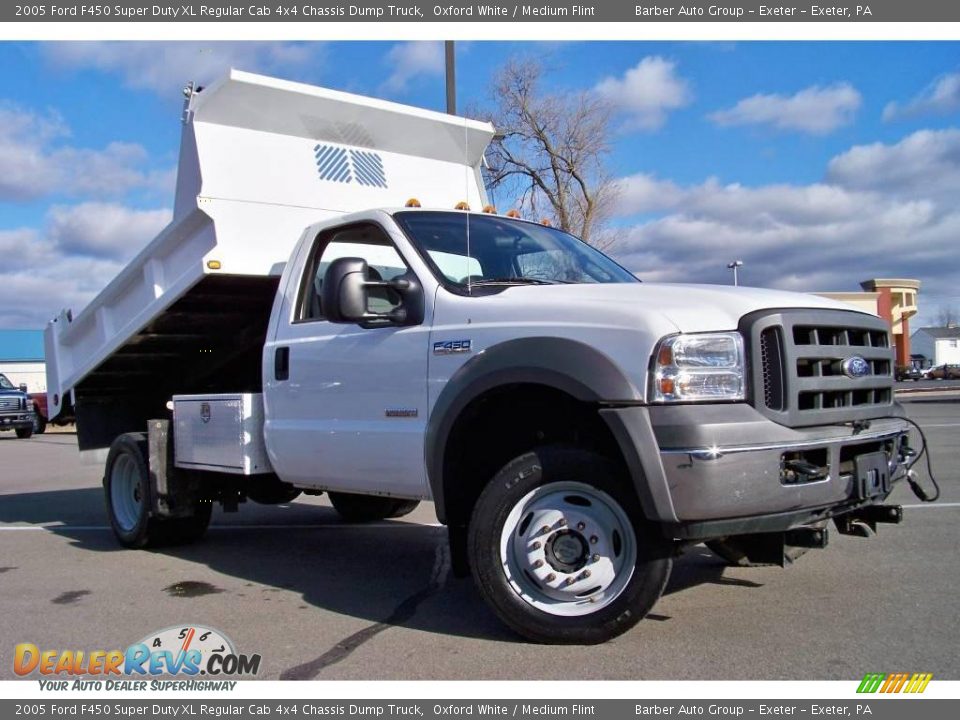 2005 Ford F450 Super Duty XL Regular Cab 4x4 Chassis Dump Truck Oxford White / Medium Flint Photo #24