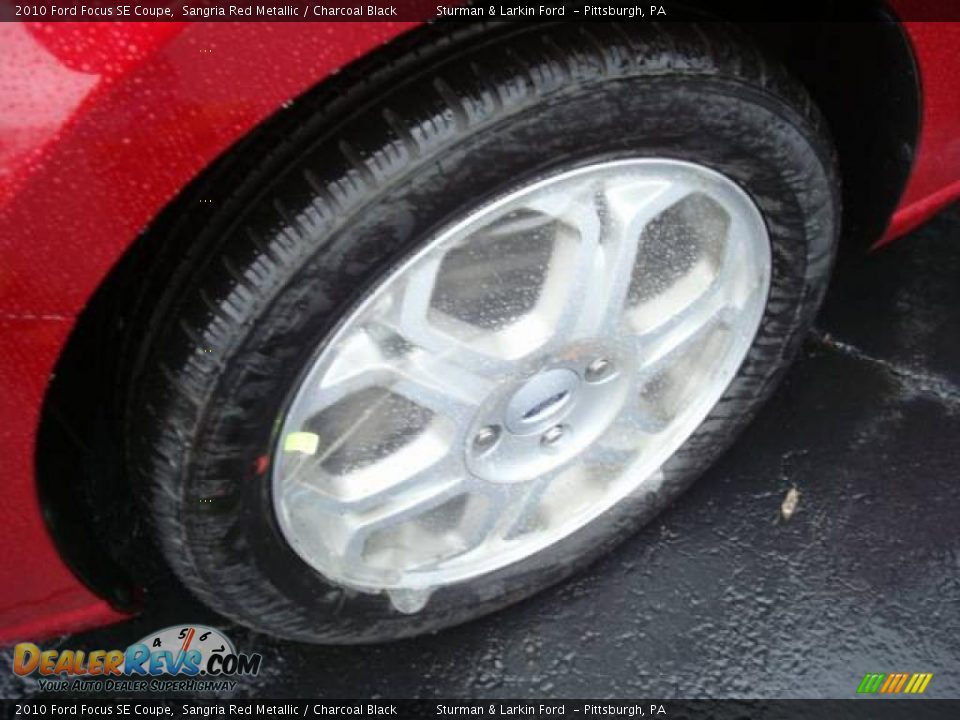 2010 Ford Focus SE Coupe Sangria Red Metallic / Charcoal Black Photo #9