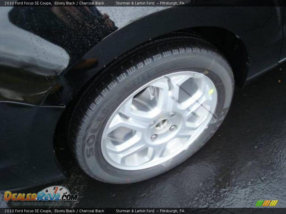 2010 Ford Focus SE Coupe Ebony Black / Charcoal Black Photo #9