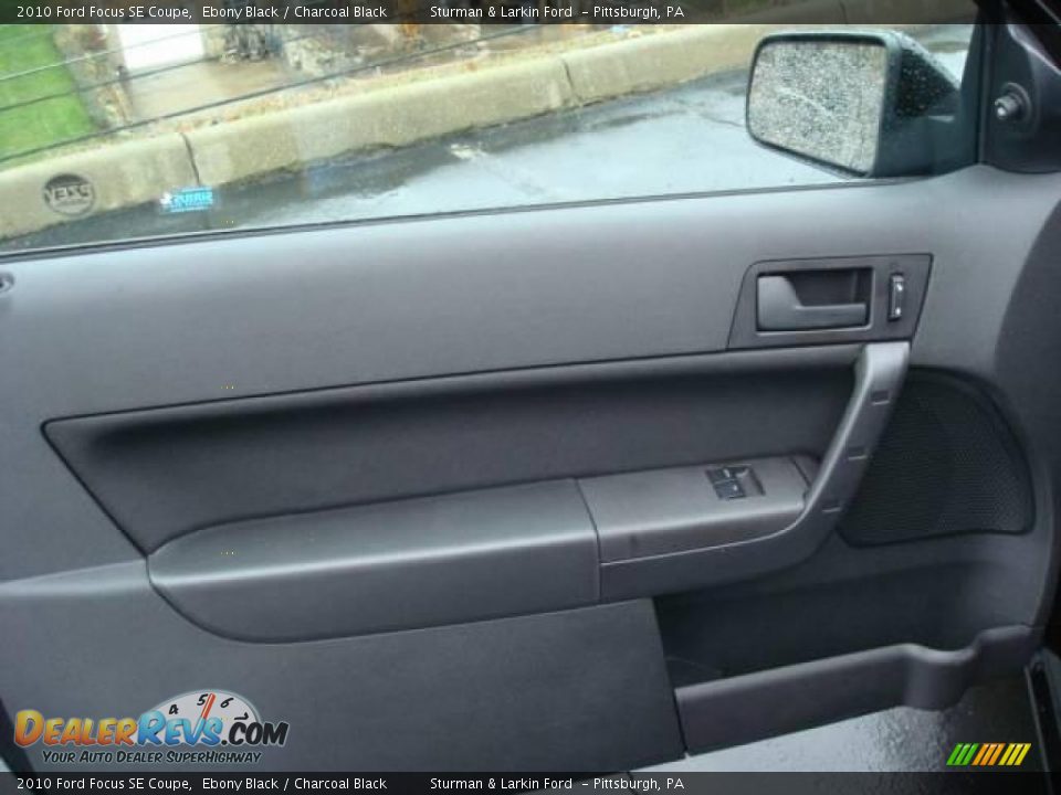 2010 Ford Focus SE Coupe Ebony Black / Charcoal Black Photo #13
