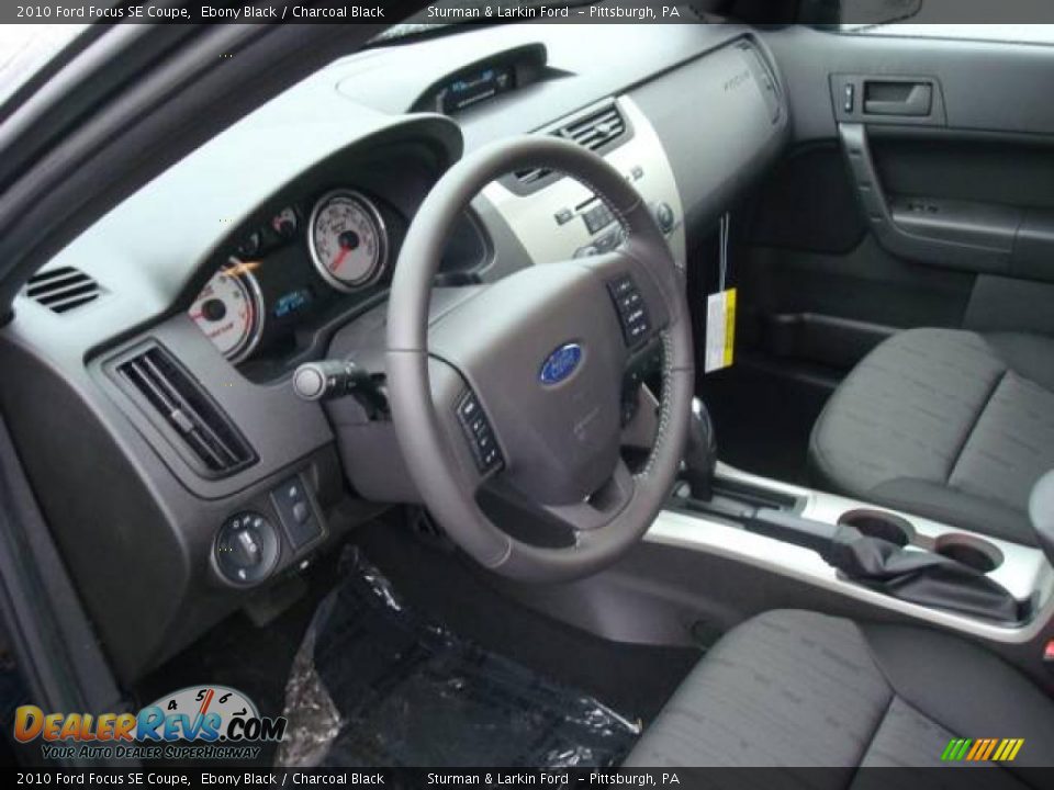 2010 Ford Focus SE Coupe Ebony Black / Charcoal Black Photo #16