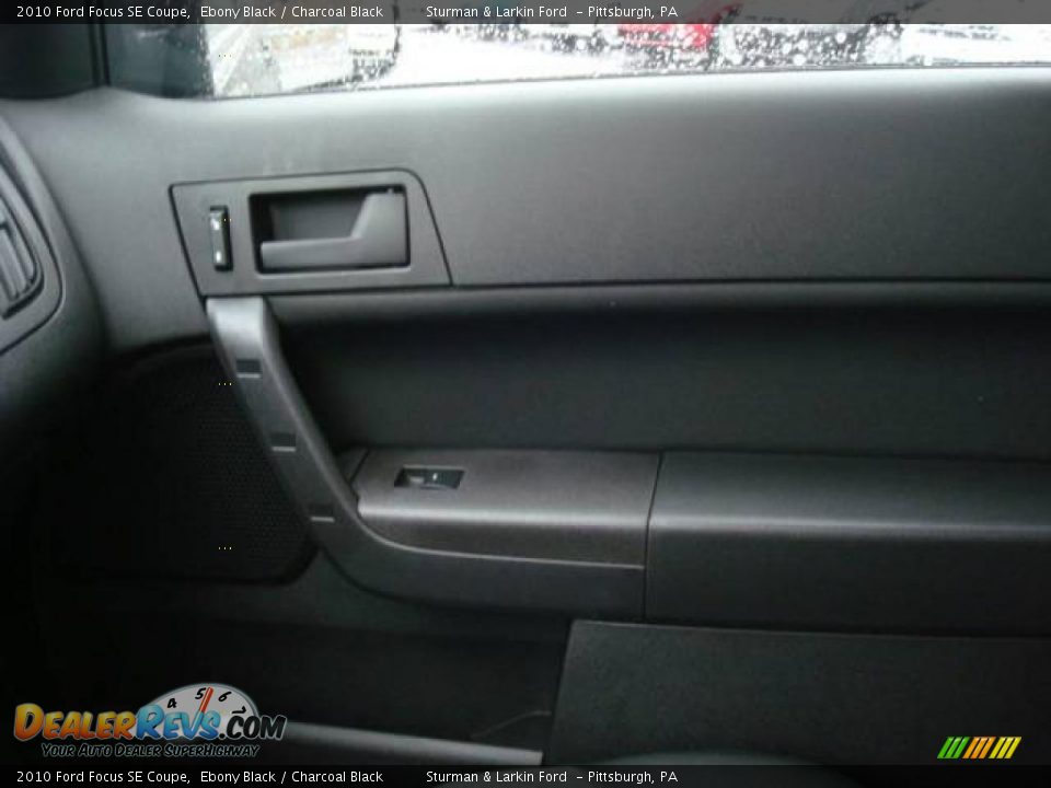 2010 Ford Focus SE Coupe Ebony Black / Charcoal Black Photo #17