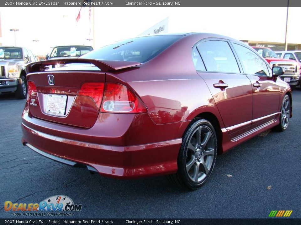 Red 2007 honda civic with pinstripe #1