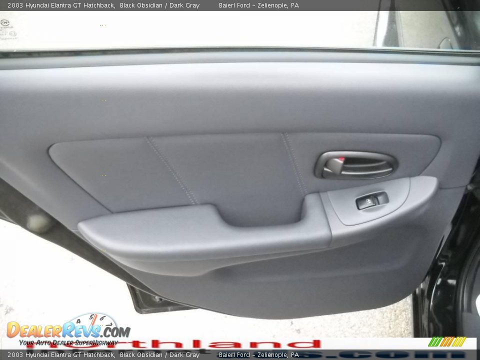 2003 Hyundai Elantra GT Hatchback Black Obsidian / Dark Gray Photo #13