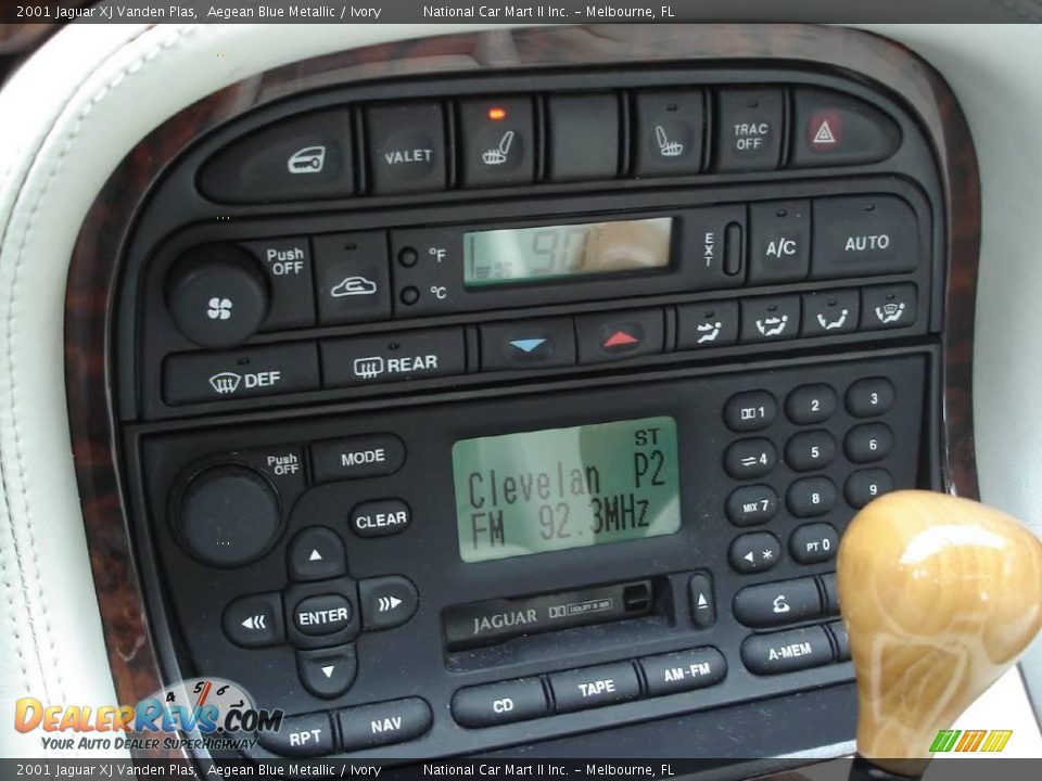 2001 Jaguar XJ Vanden Plas Aegean Blue Metallic / Ivory Photo #19