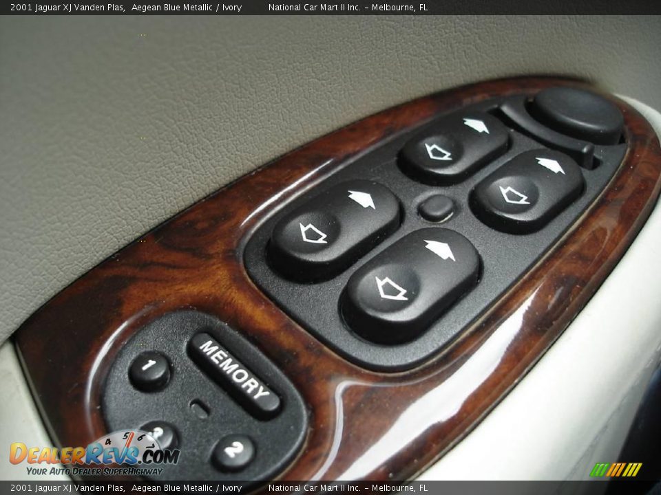 2001 Jaguar XJ Vanden Plas Aegean Blue Metallic / Ivory Photo #25
