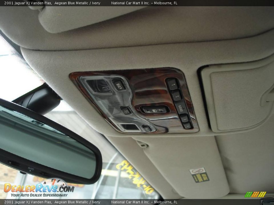 2001 Jaguar XJ Vanden Plas Aegean Blue Metallic / Ivory Photo #29