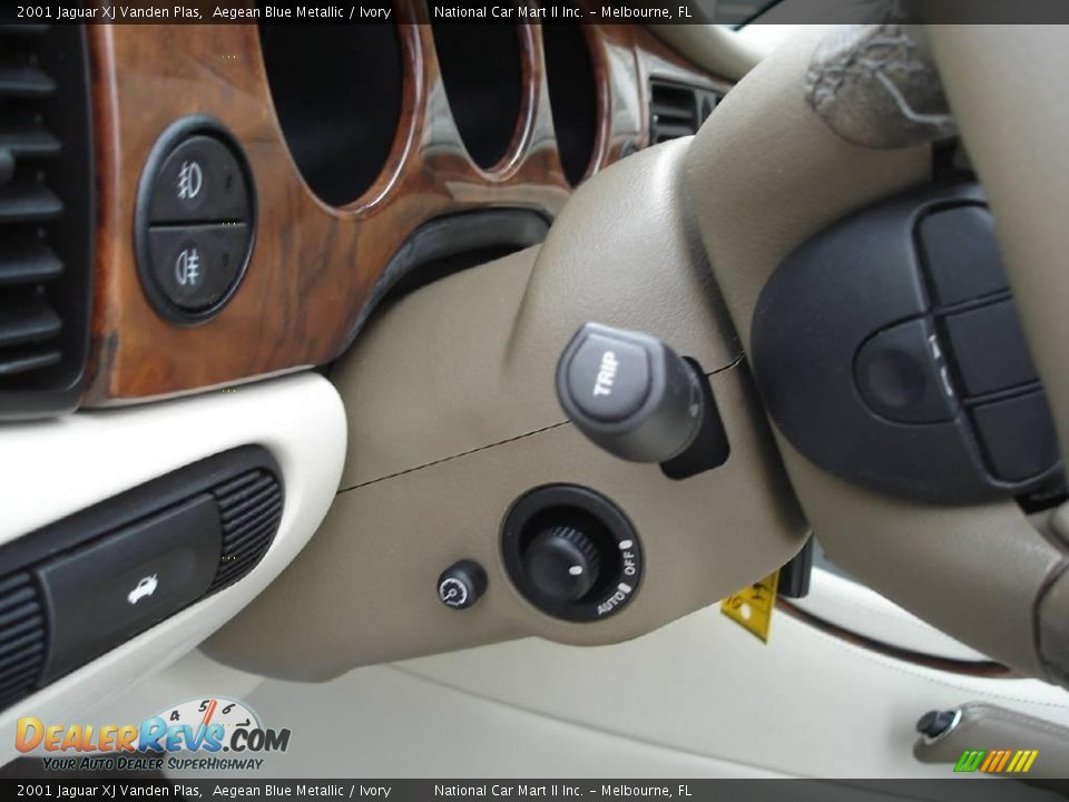 2001 Jaguar XJ Vanden Plas Aegean Blue Metallic / Ivory Photo #30