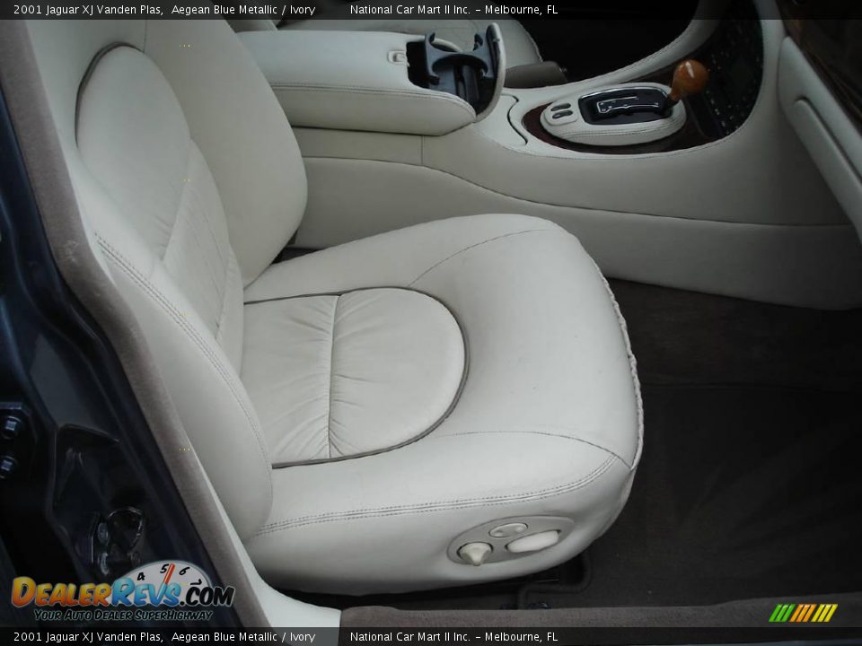 2001 Jaguar XJ Vanden Plas Aegean Blue Metallic / Ivory Photo #31
