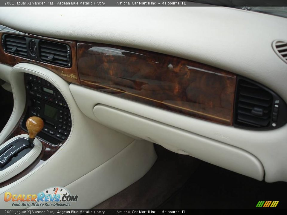 2001 Jaguar XJ Vanden Plas Aegean Blue Metallic / Ivory Photo #34