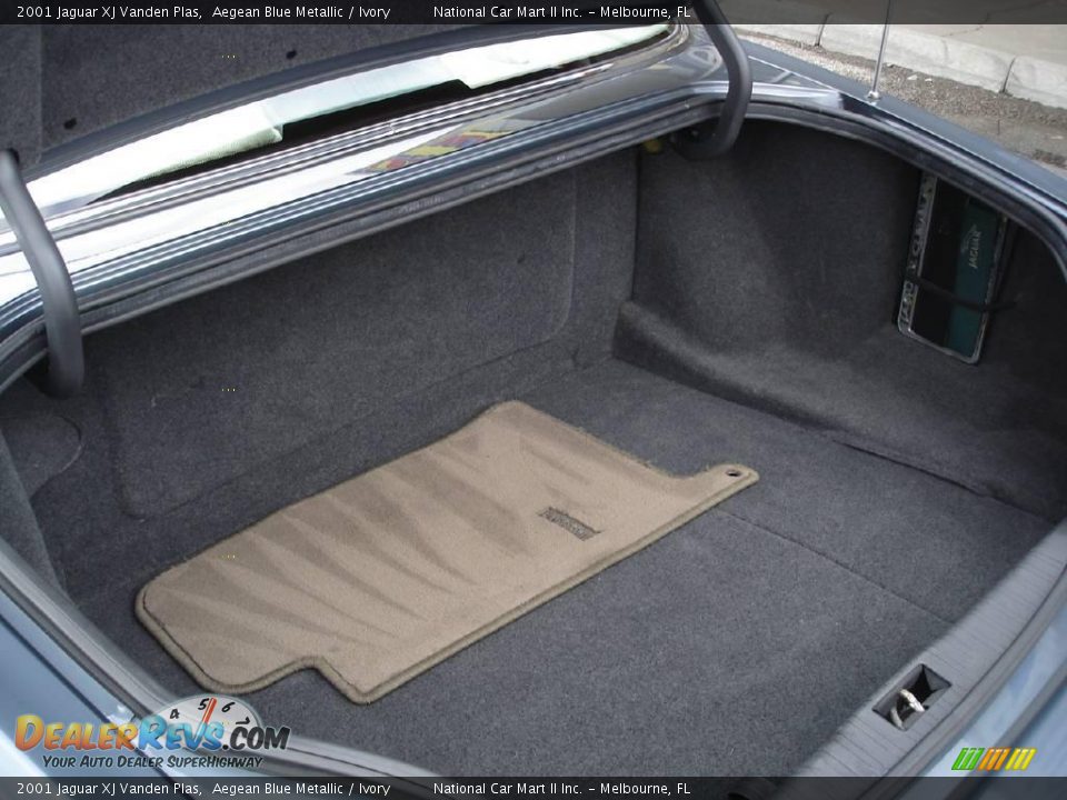2001 Jaguar XJ Vanden Plas Aegean Blue Metallic / Ivory Photo #35