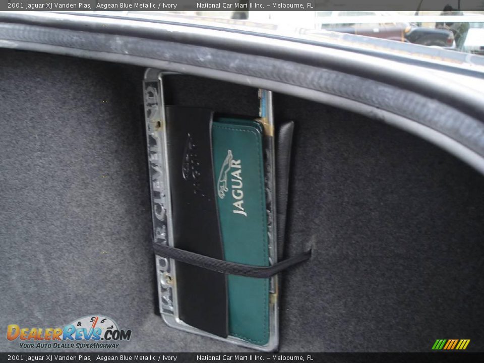 2001 Jaguar XJ Vanden Plas Aegean Blue Metallic / Ivory Photo #36