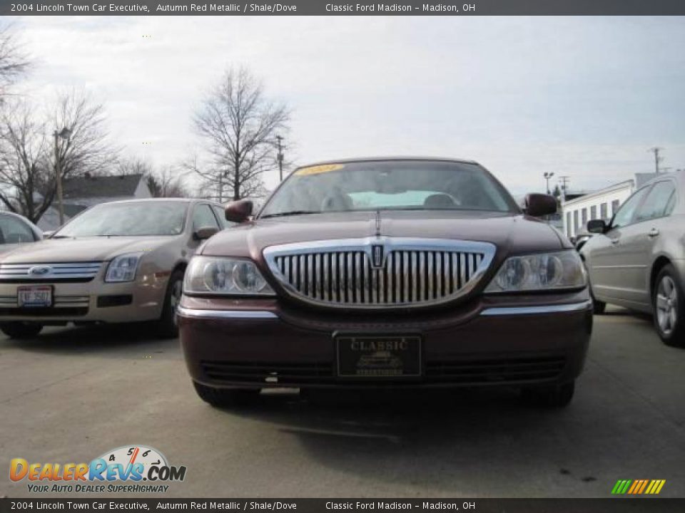 2004 Lincoln Town Car Executive Autumn Red Metallic / Shale/Dove Photo #2