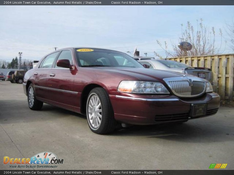 2004 Lincoln Town Car Executive Autumn Red Metallic / Shale/Dove Photo #3