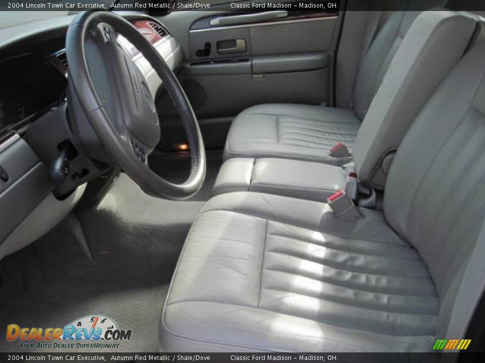 2004 Lincoln Town Car Executive Autumn Red Metallic / Shale/Dove Photo #17