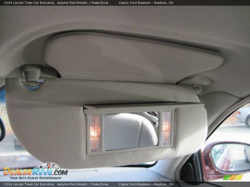 2004 Lincoln Town Car Executive Autumn Red Metallic / Shale/Dove Photo #21