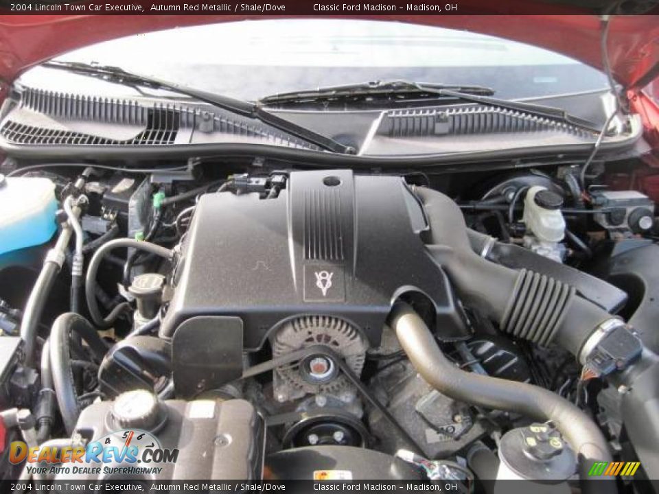 2004 Lincoln Town Car Executive Autumn Red Metallic / Shale/Dove Photo #27
