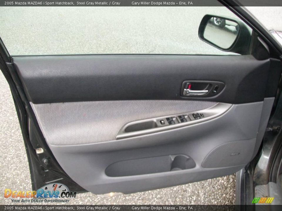 2005 Mazda MAZDA6 i Sport Hatchback Steel Gray Metallic / Gray Photo #10