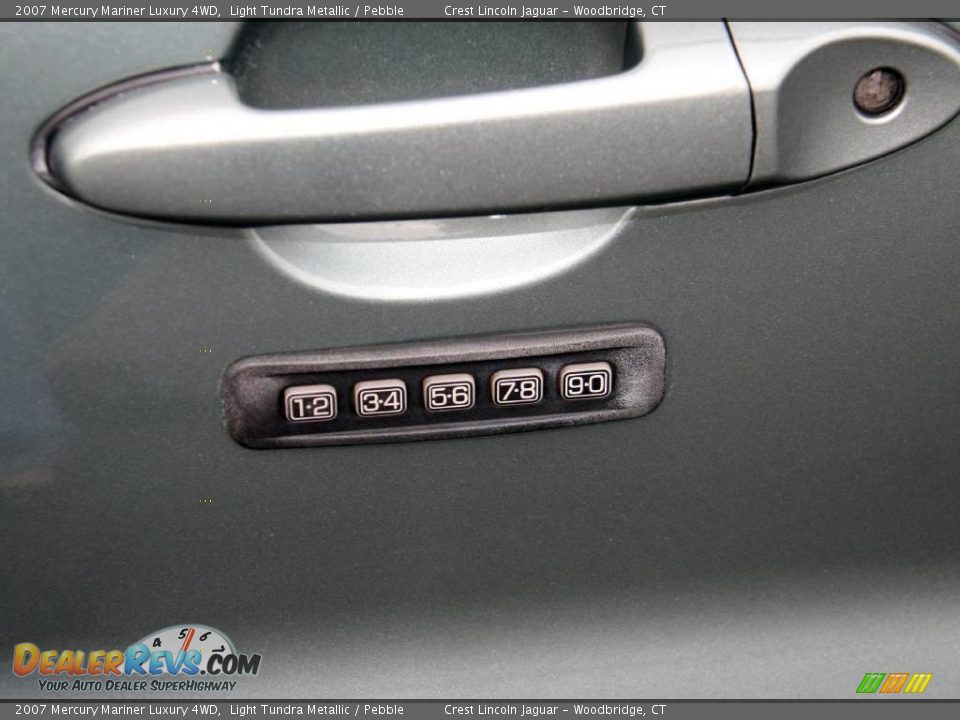 2007 Mercury Mariner Luxury 4WD Light Tundra Metallic / Pebble Photo #16