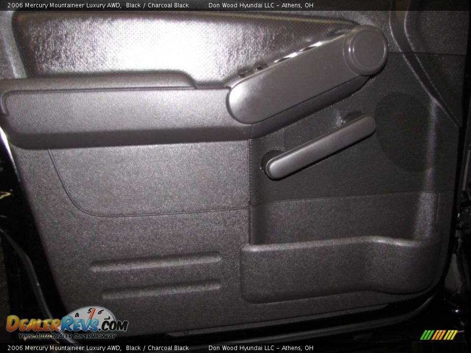 2006 Mercury Mountaineer Luxury AWD Black / Charcoal Black Photo #13