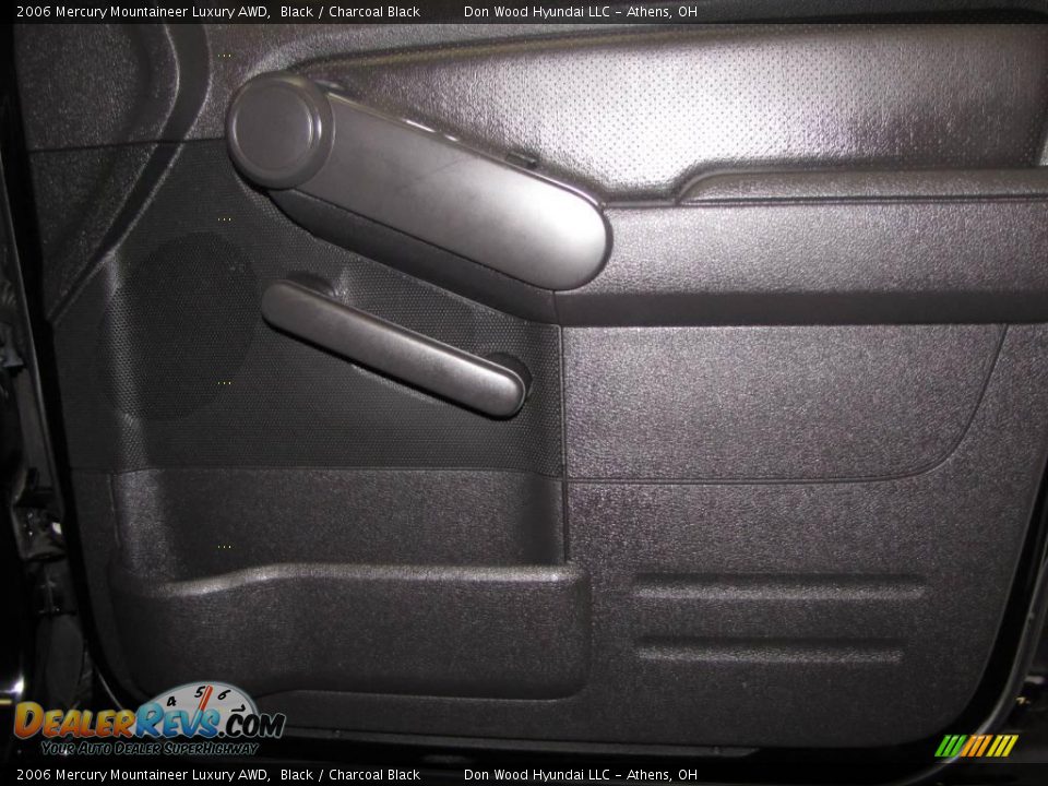 2006 Mercury Mountaineer Luxury AWD Black / Charcoal Black Photo #14