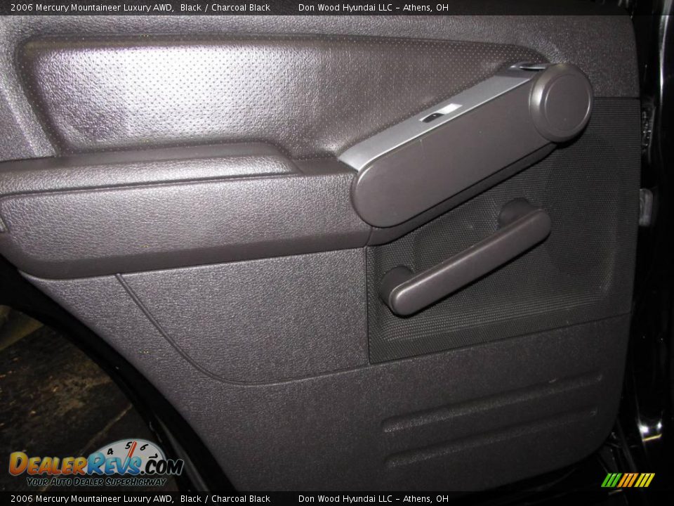 2006 Mercury Mountaineer Luxury AWD Black / Charcoal Black Photo #15