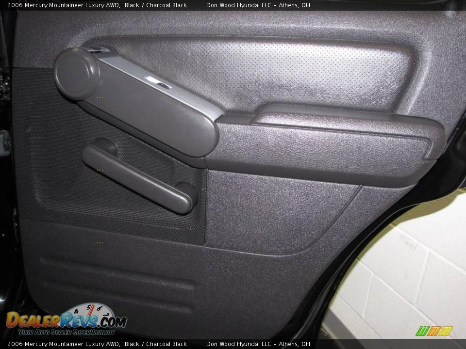 2006 Mercury Mountaineer Luxury AWD Black / Charcoal Black Photo #16